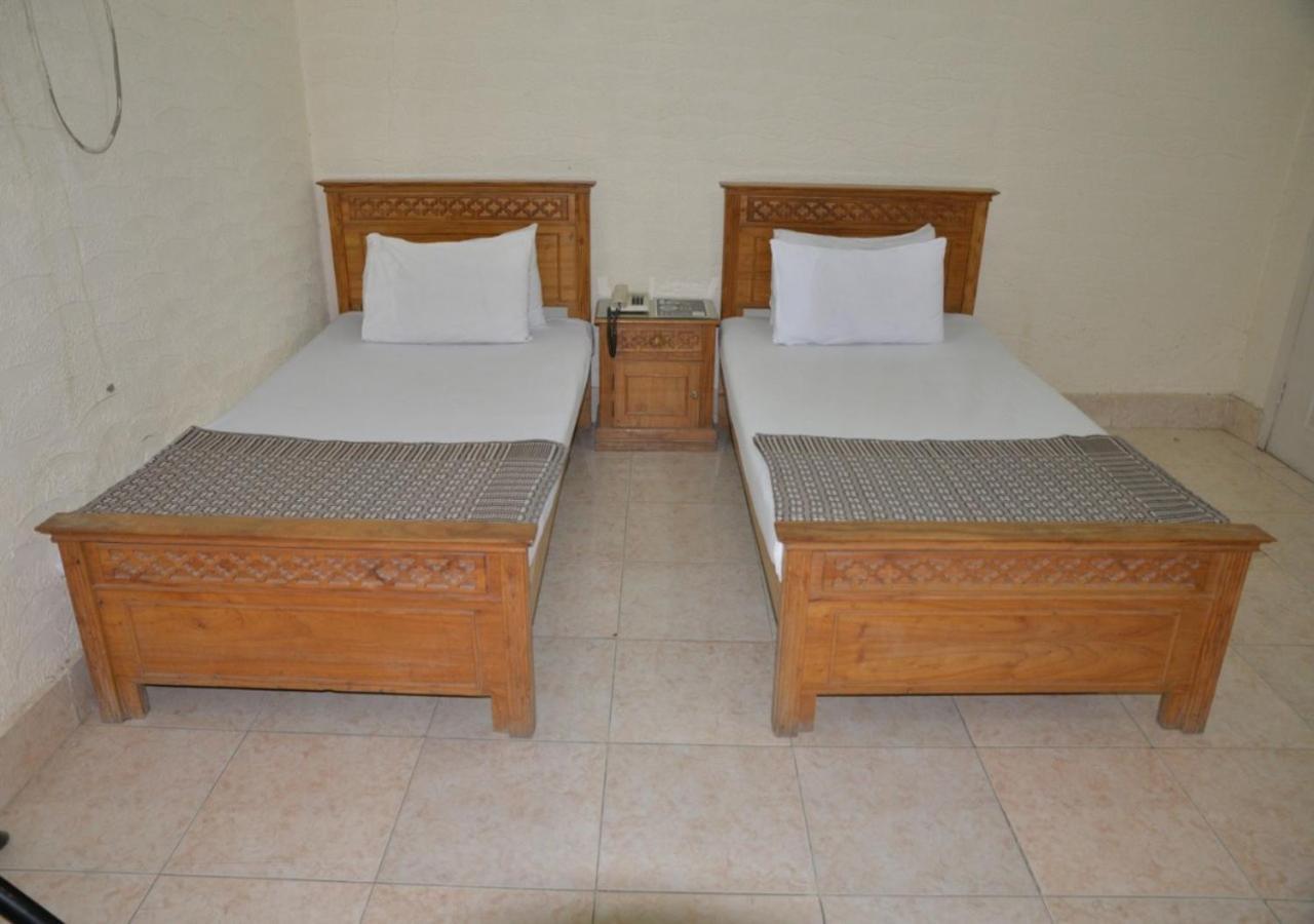 Step Inn Hotel Sukkur Luaran gambar
